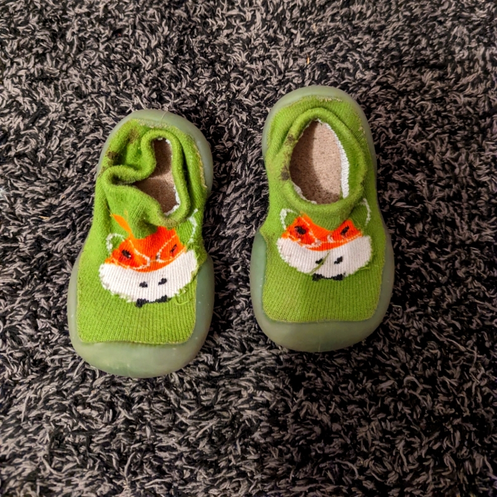 Baby/toddler sock shoes
